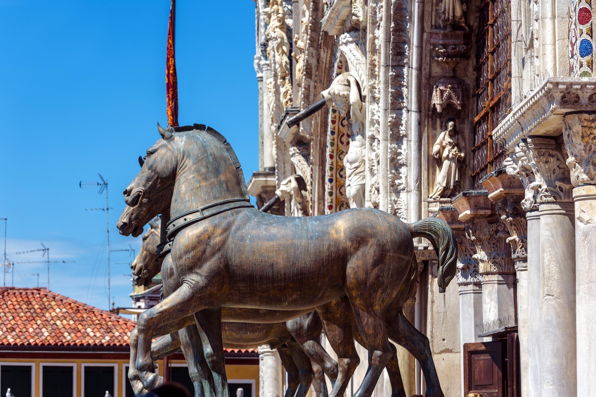 The Triumphal Quadriga on the façade of Saint Mark&rsquo;s Basilica in Venice